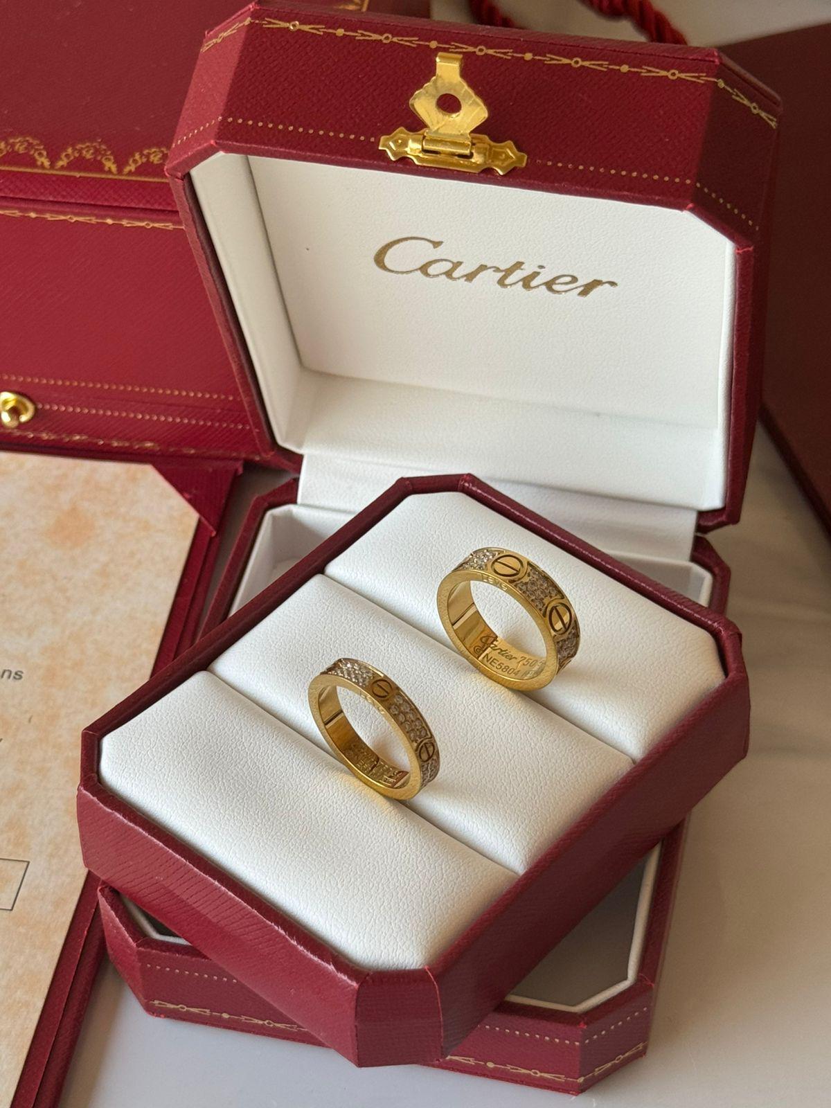 Cr. Love ring with stone