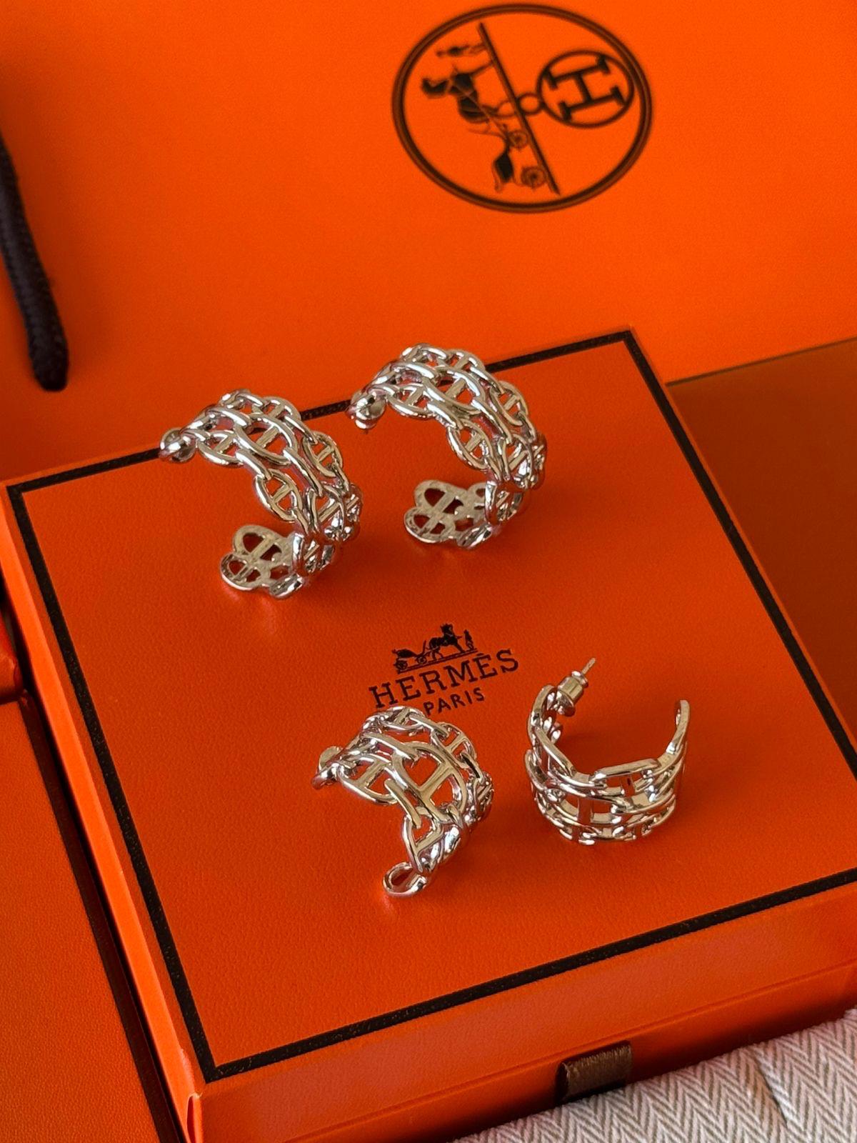 Hr. Earrings