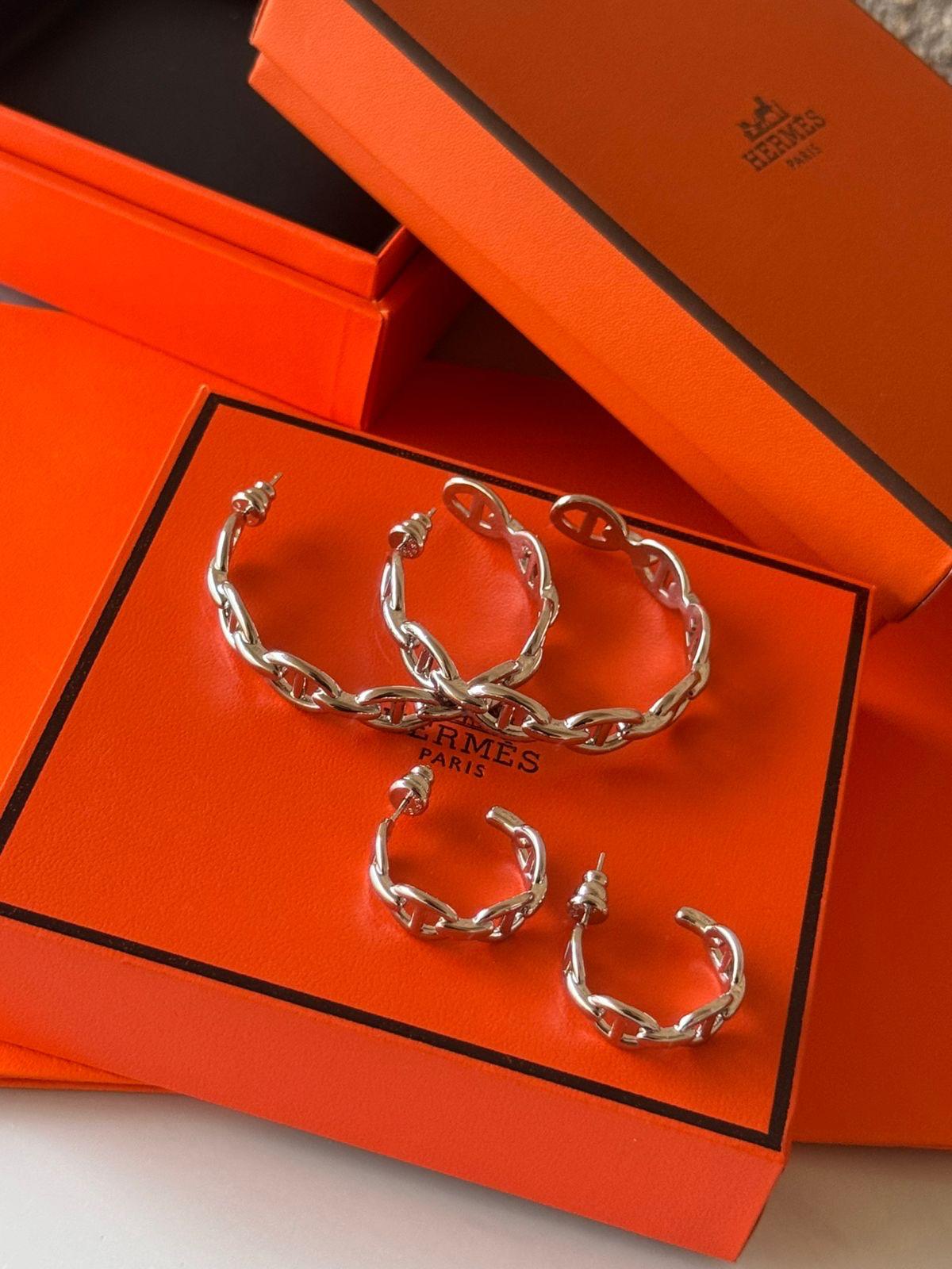 Hr. Earrings