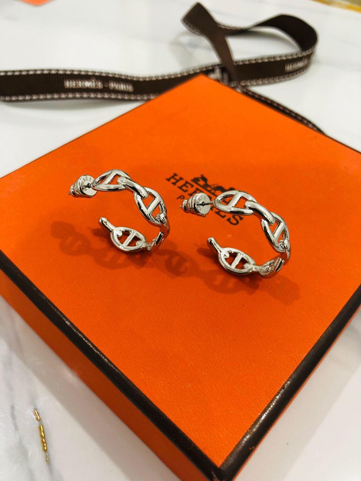 Hr. Earrings