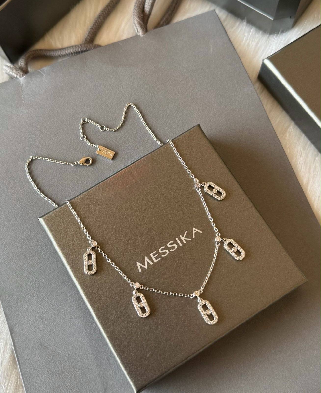 Ms. Necklace