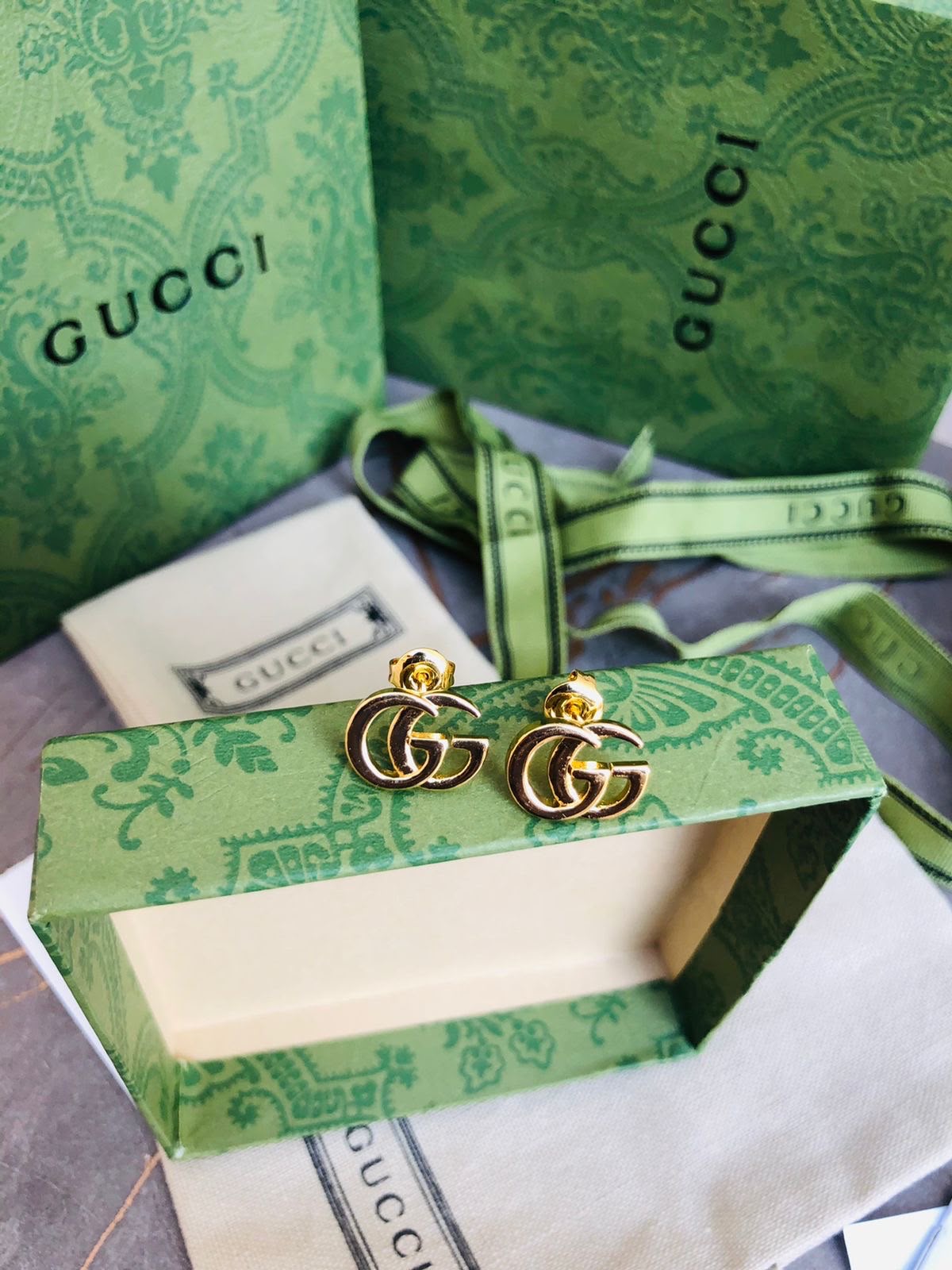 Gu. earrings