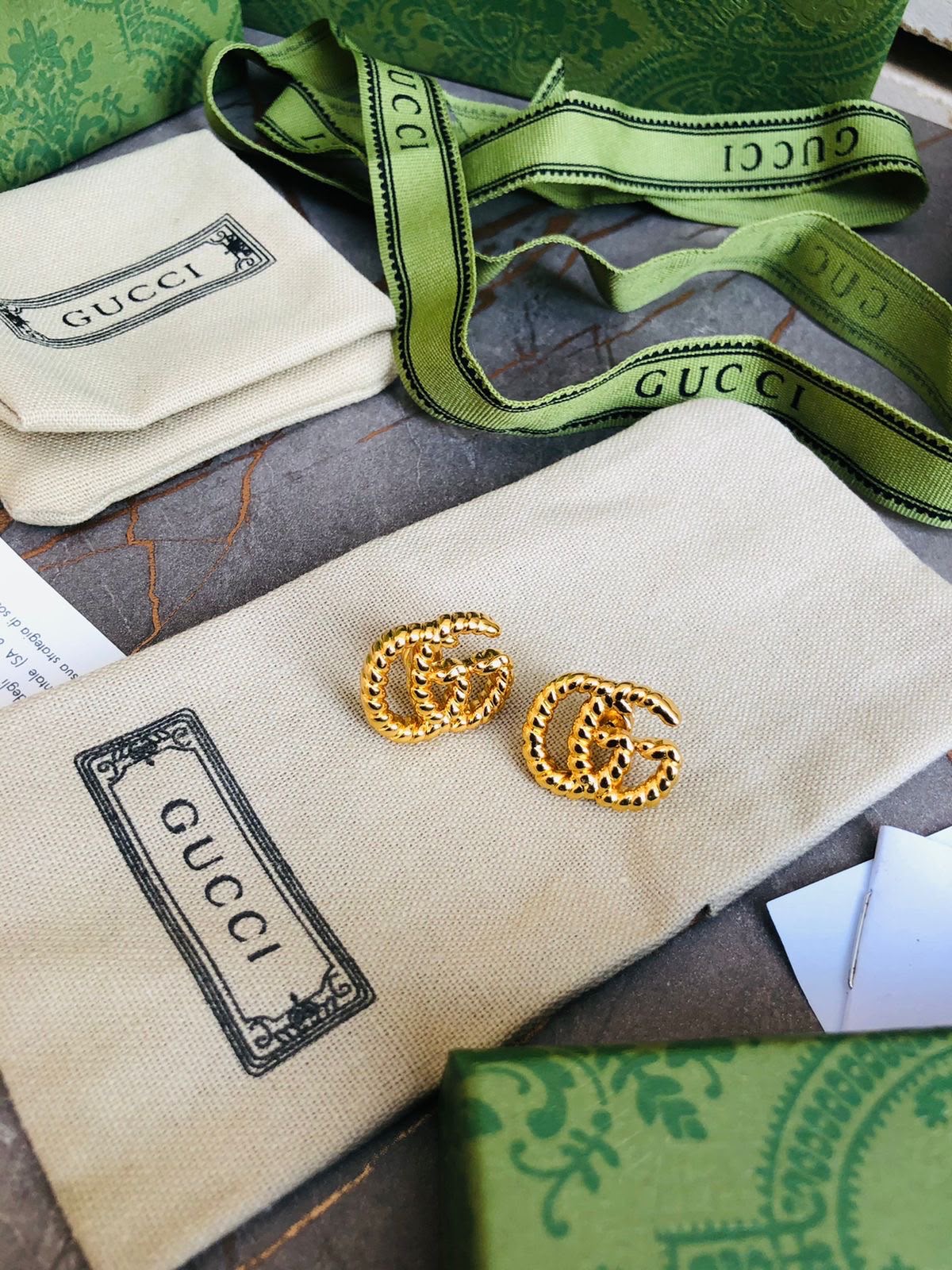 Gu. earrings