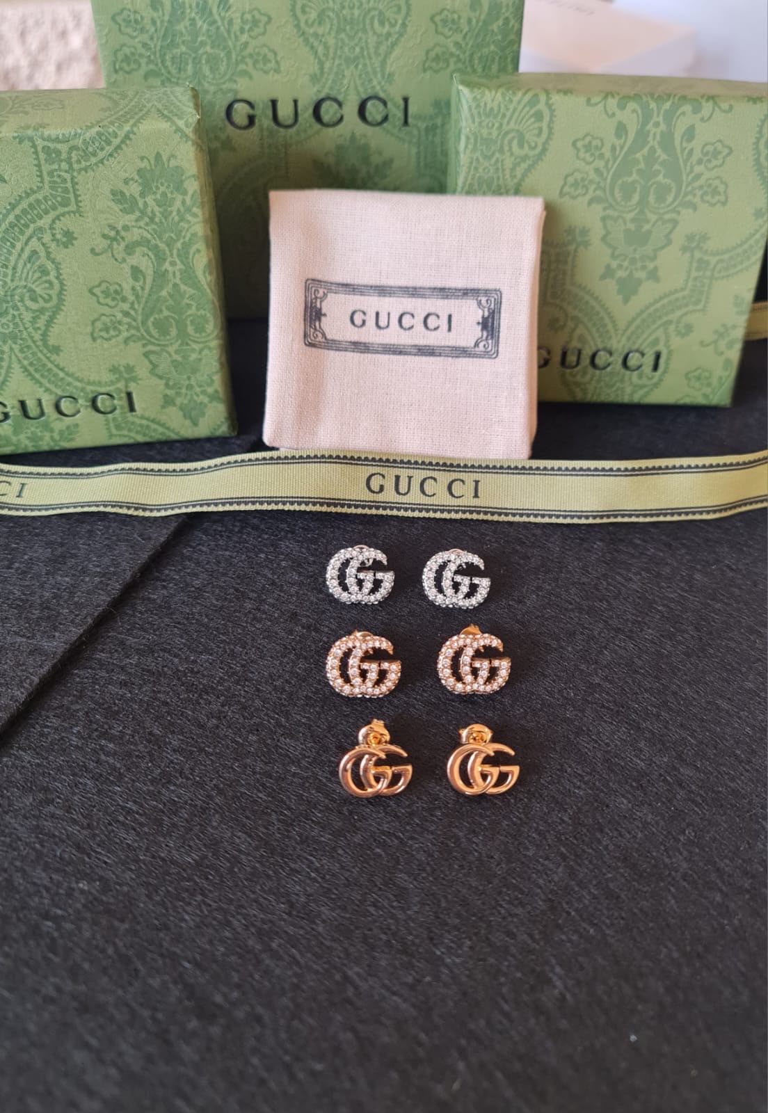 Gu. earrings