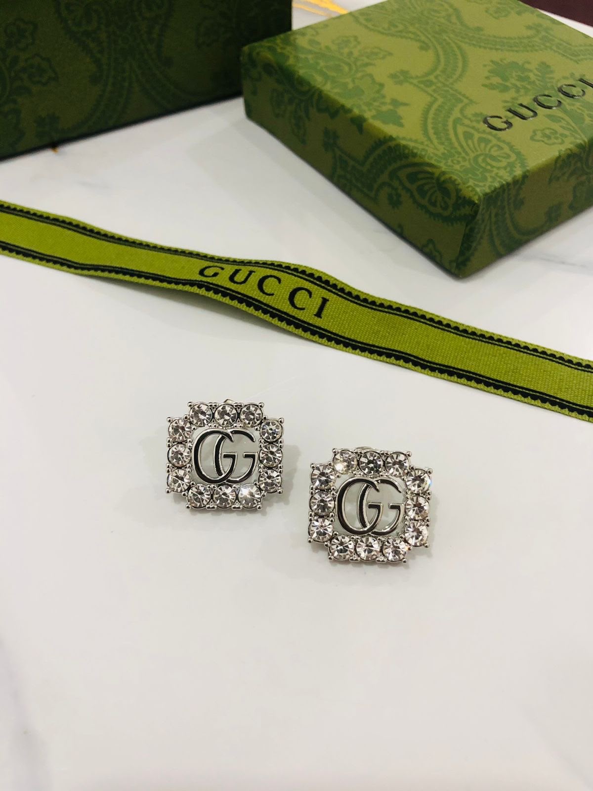 Gu. earrings