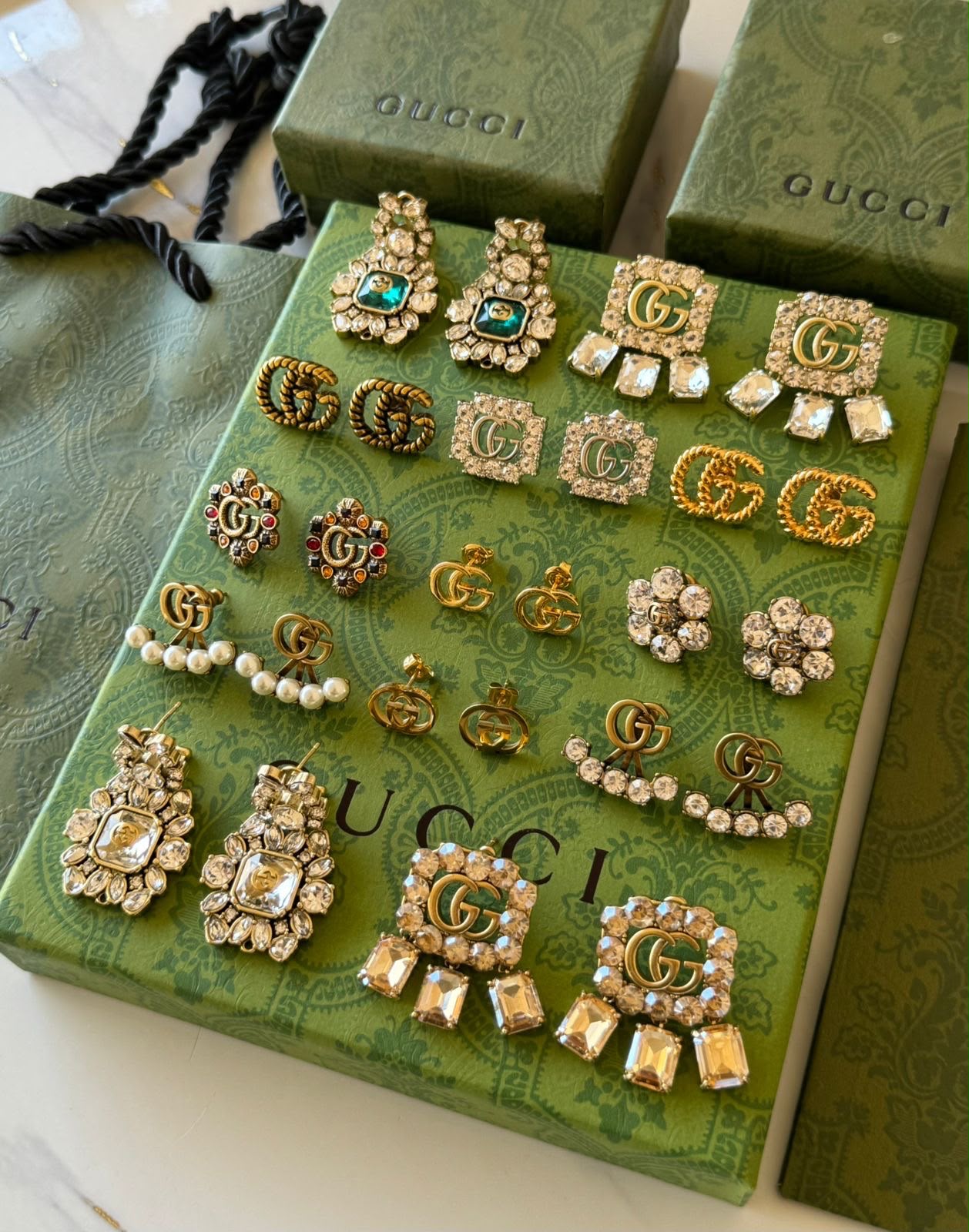 Gu. earrings