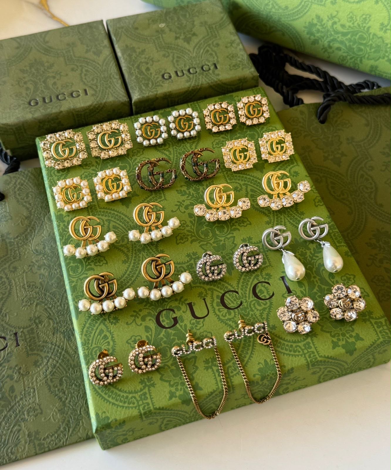 Gu. earrings