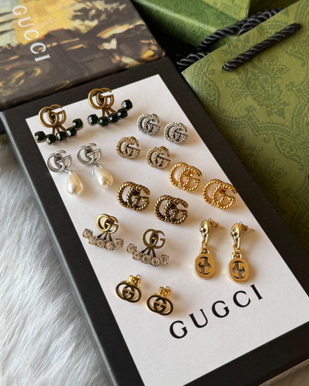 Gu. earrings