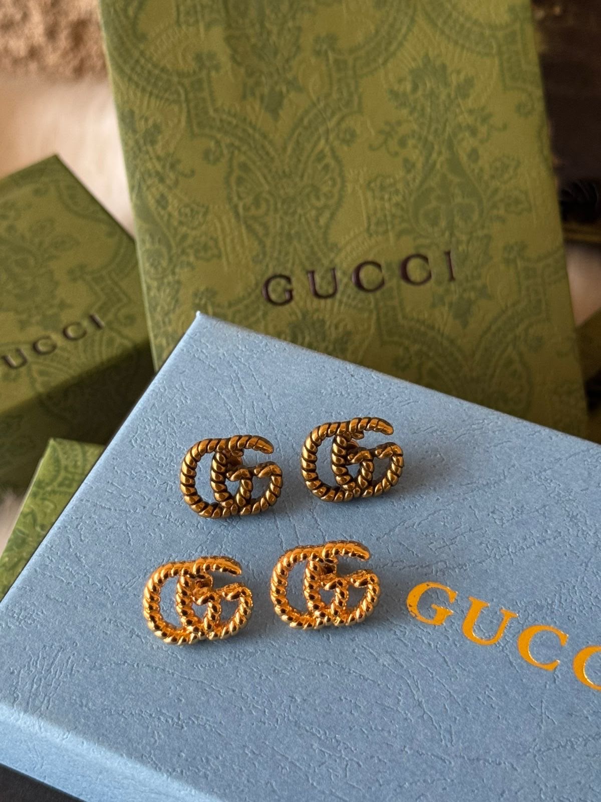 Gu. earrings