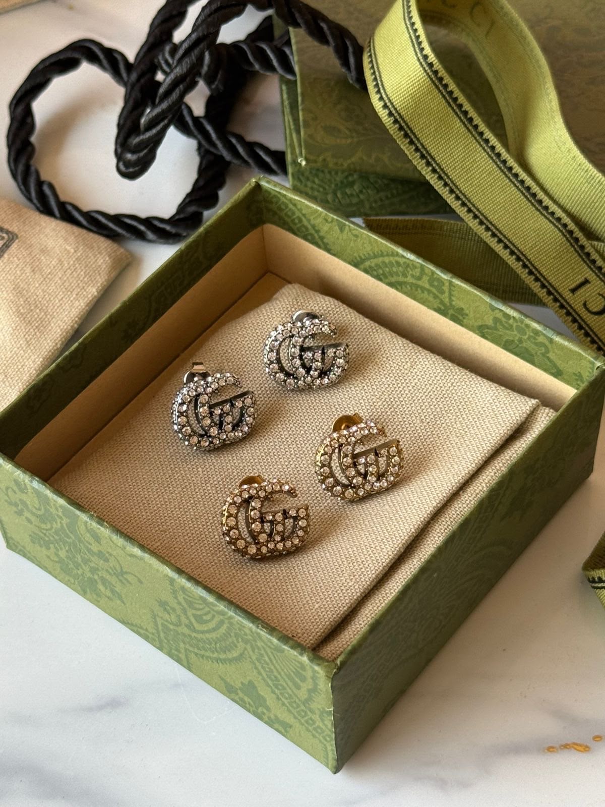 Gu. earrings