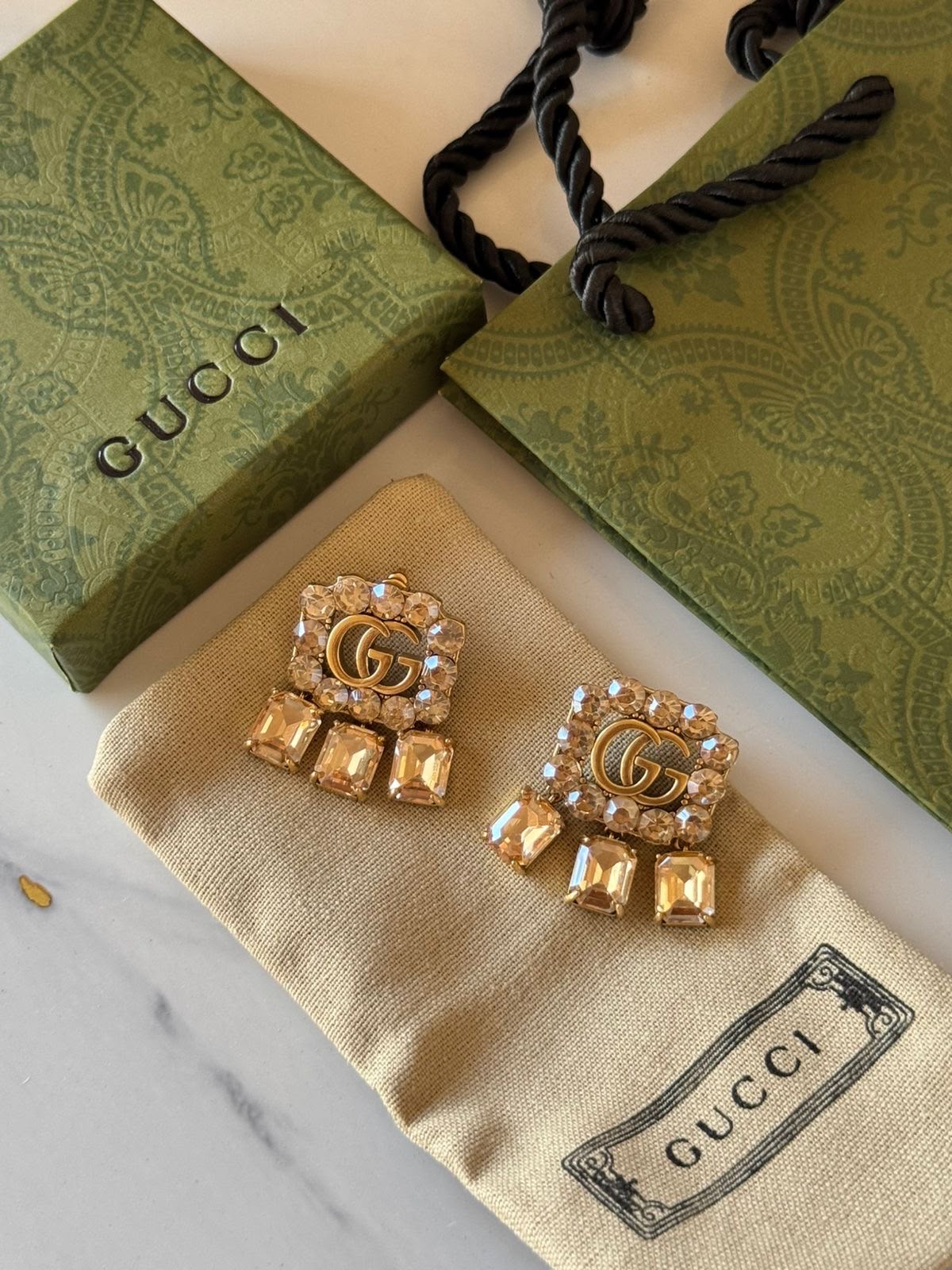 Gu. earrings