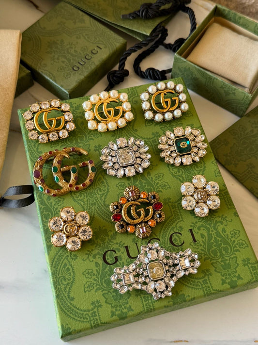 Gu. brooch