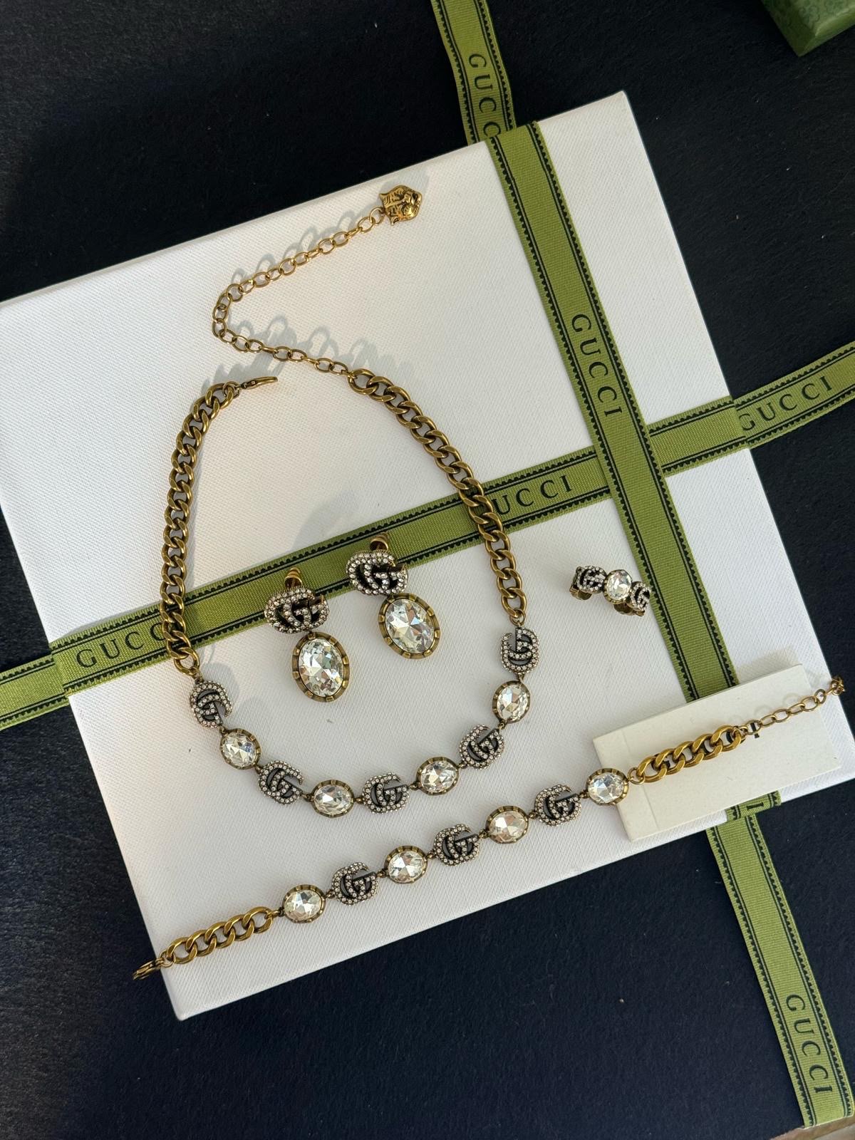 Gu. 4 pcs set