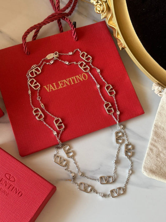 Vl. Long necklace