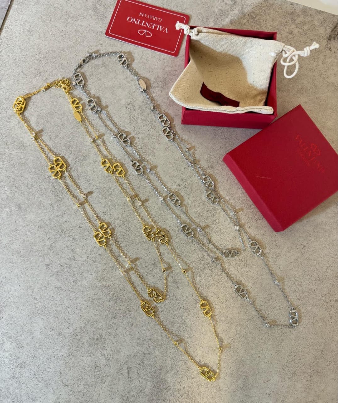 Vl. Long necklace