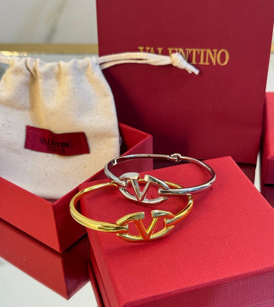 Vl. bracelet