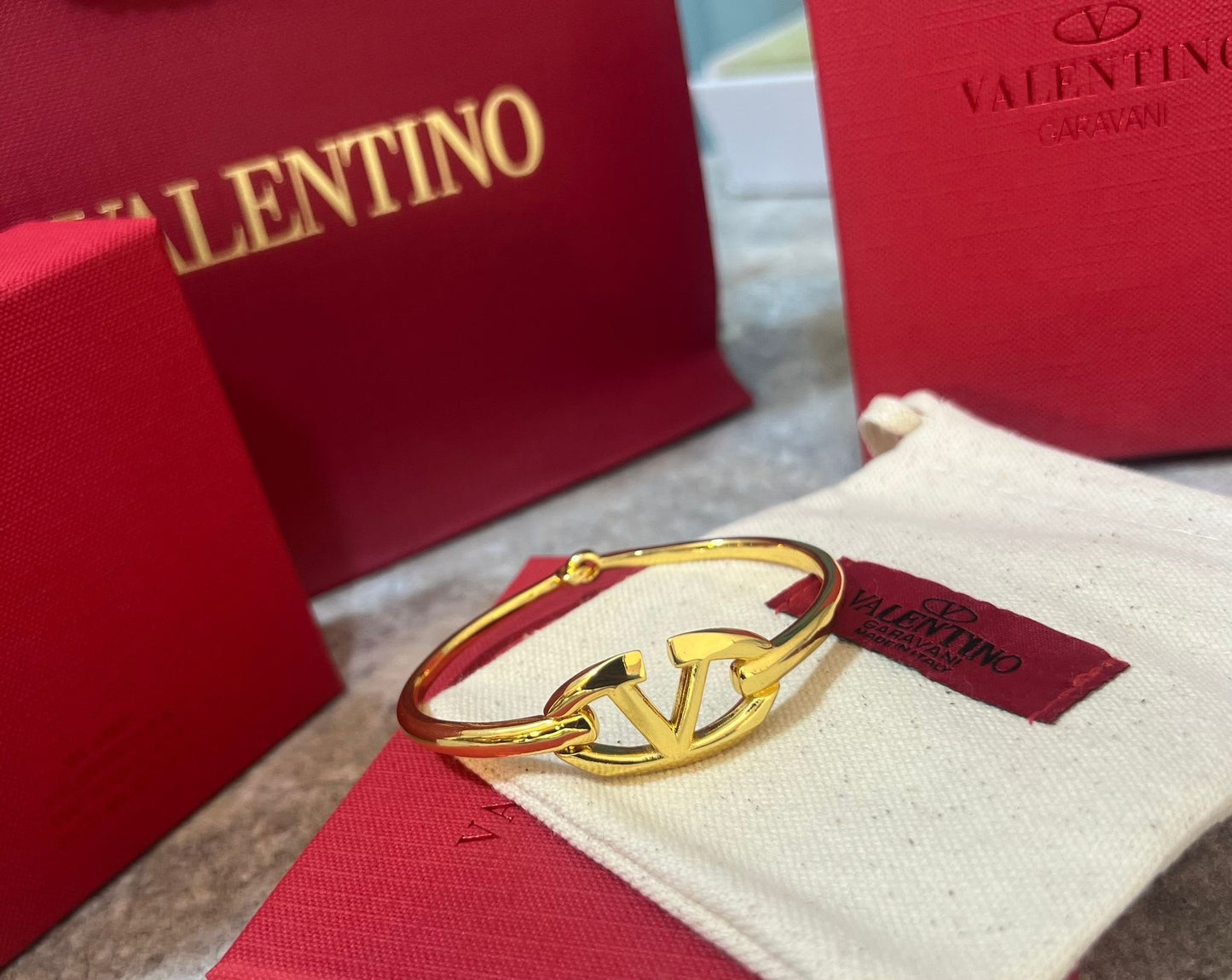Vl. bracelet