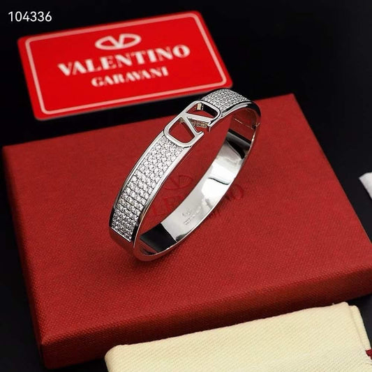Vl. bracelet