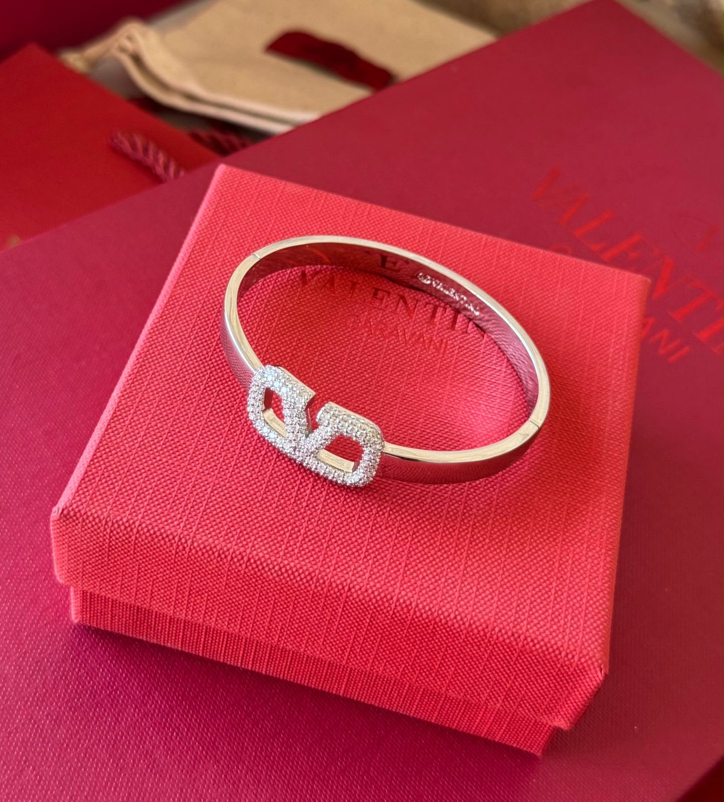 Vl. bracelet