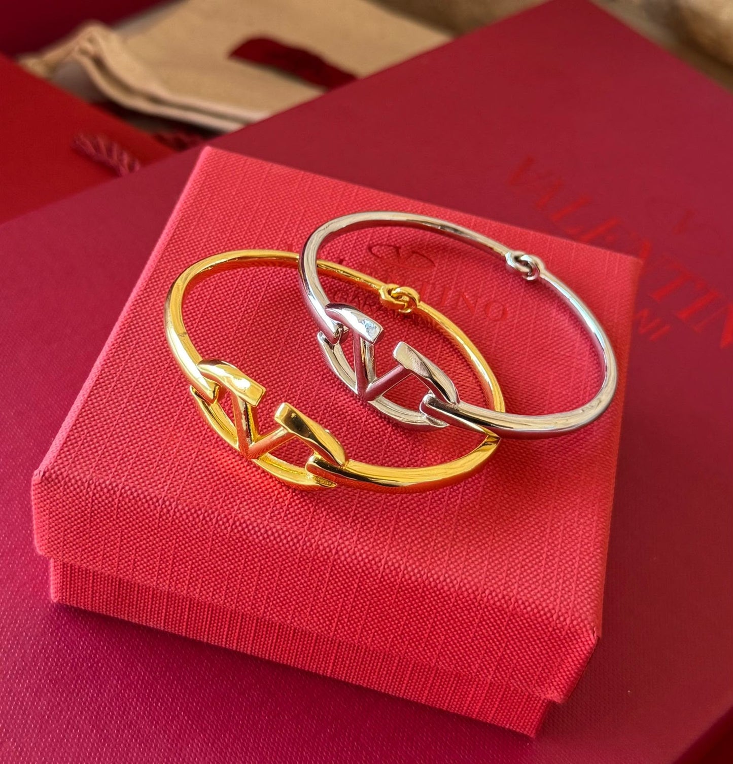 Vl. bracelet
