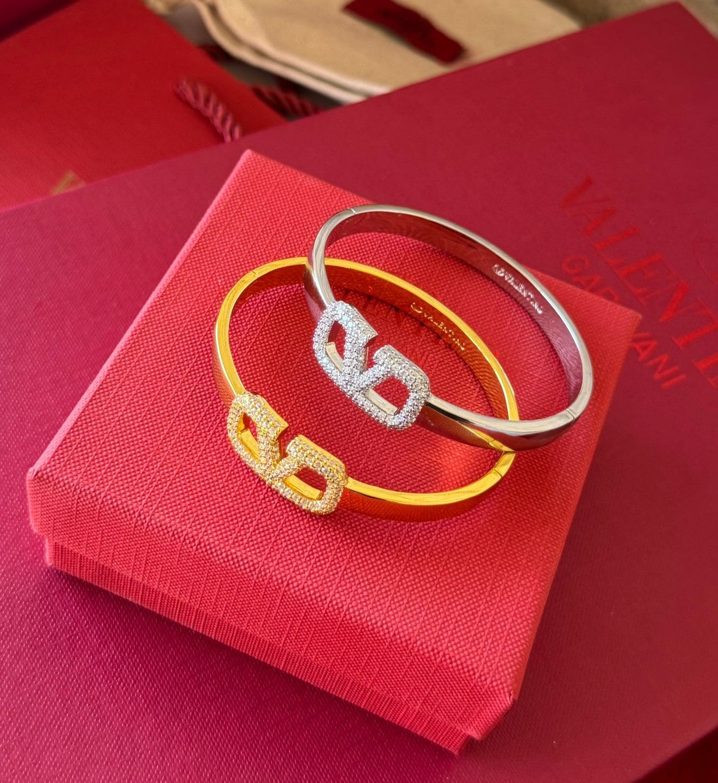 Vl. bracelet