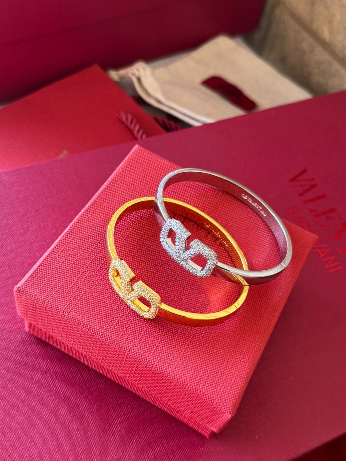 Vl. bracelet