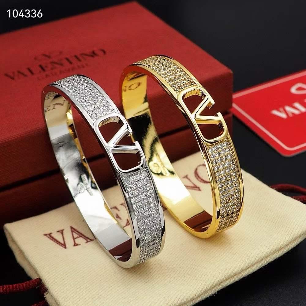 Vl. bracelet