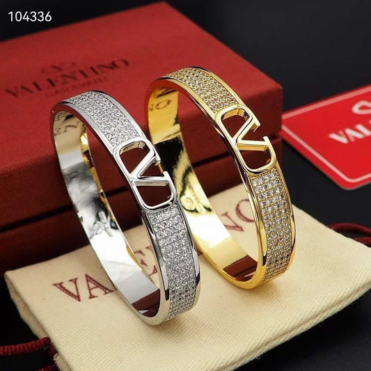 Vl. bracelet