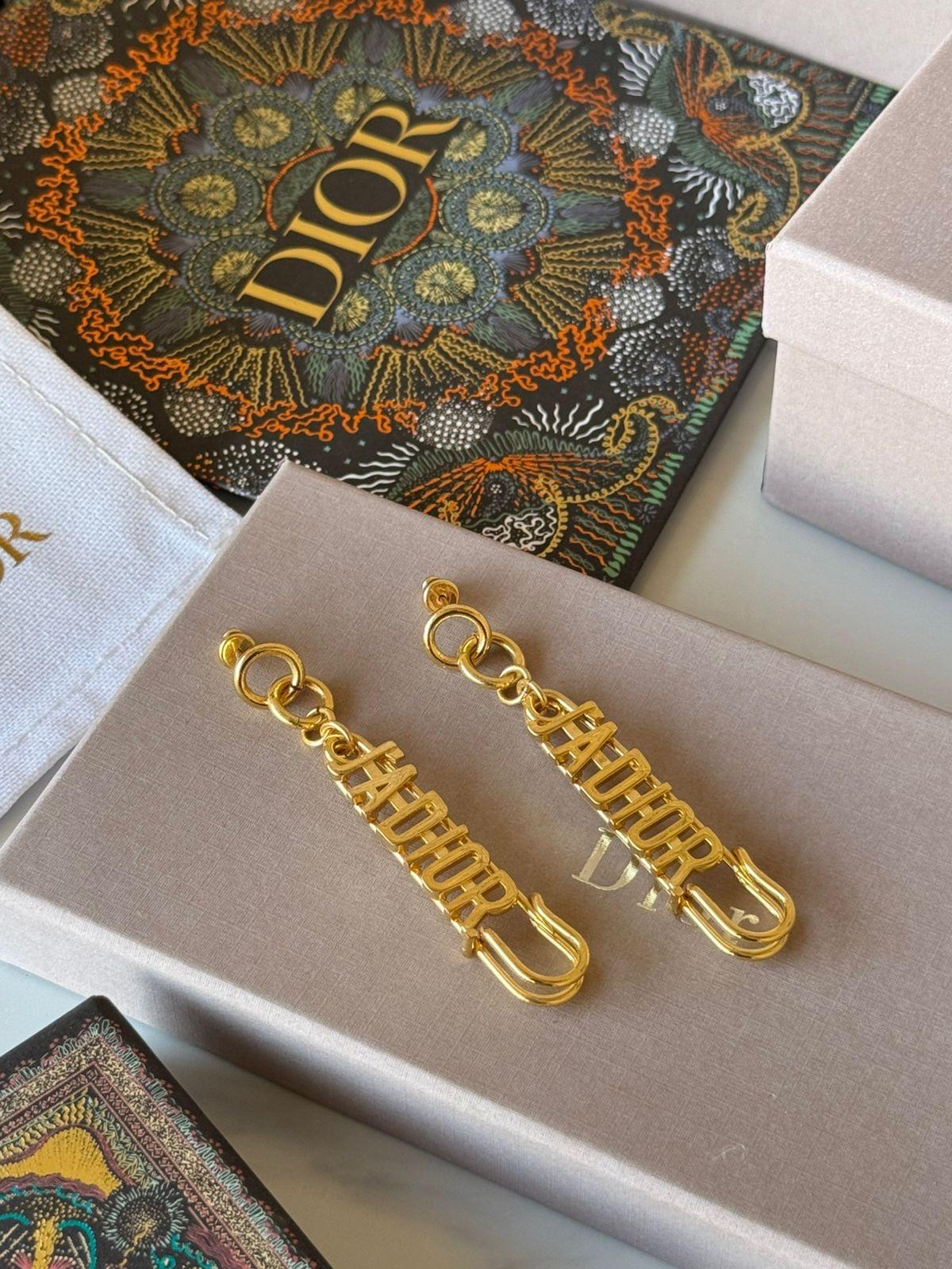 Di. Earring