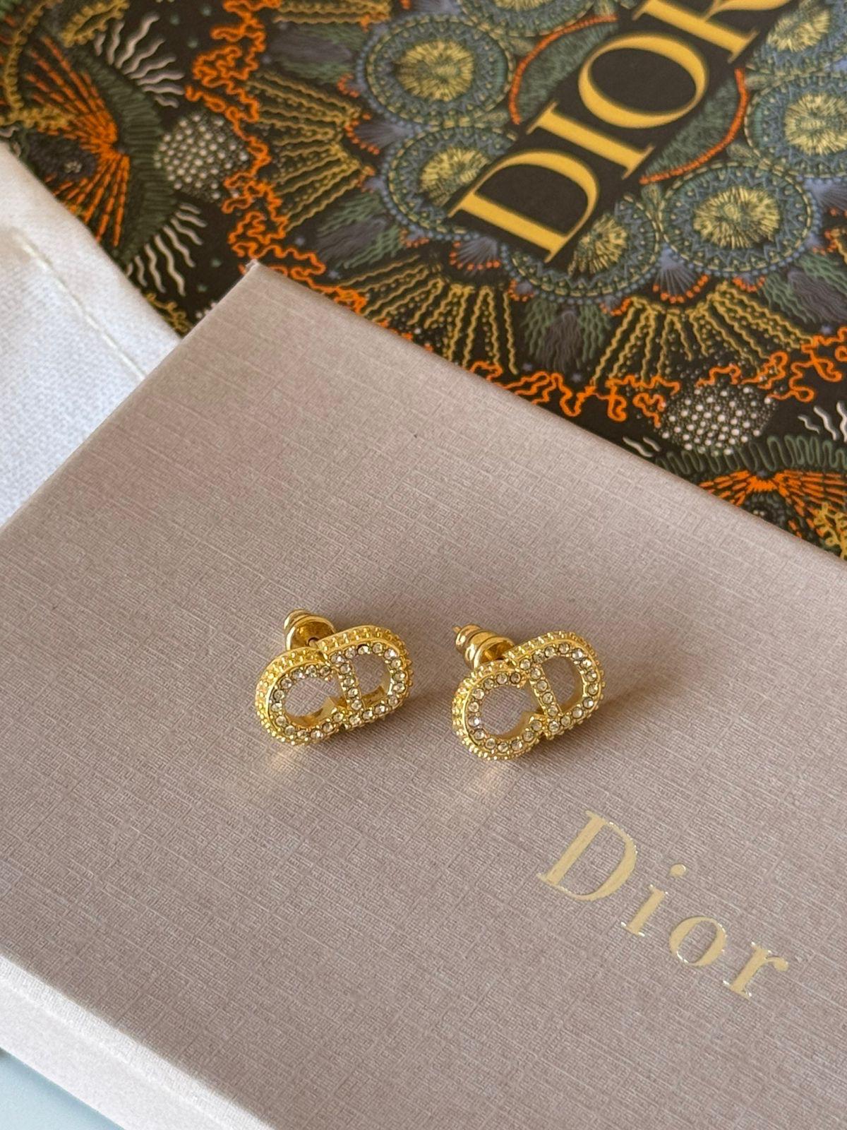 Di. Earring