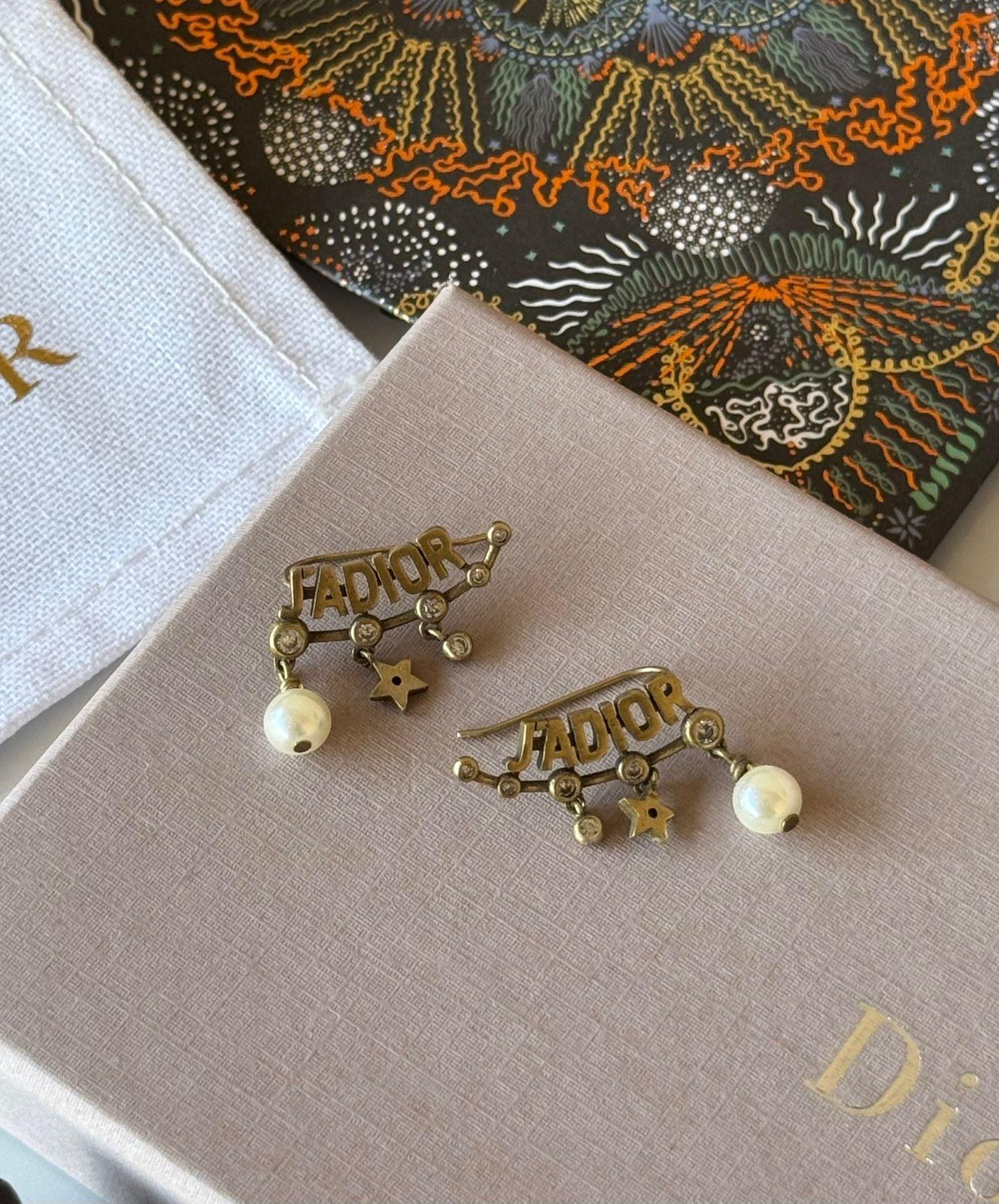 Di. Earring