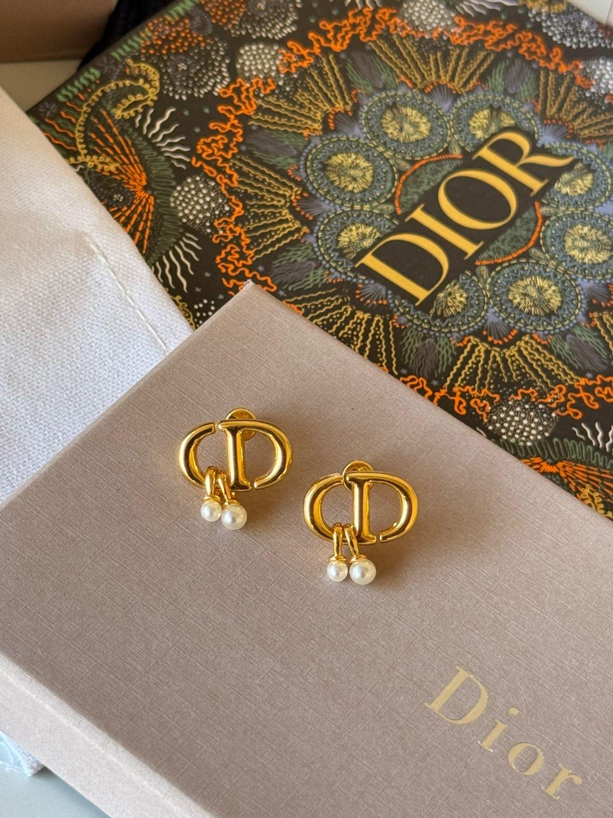Di. Earring