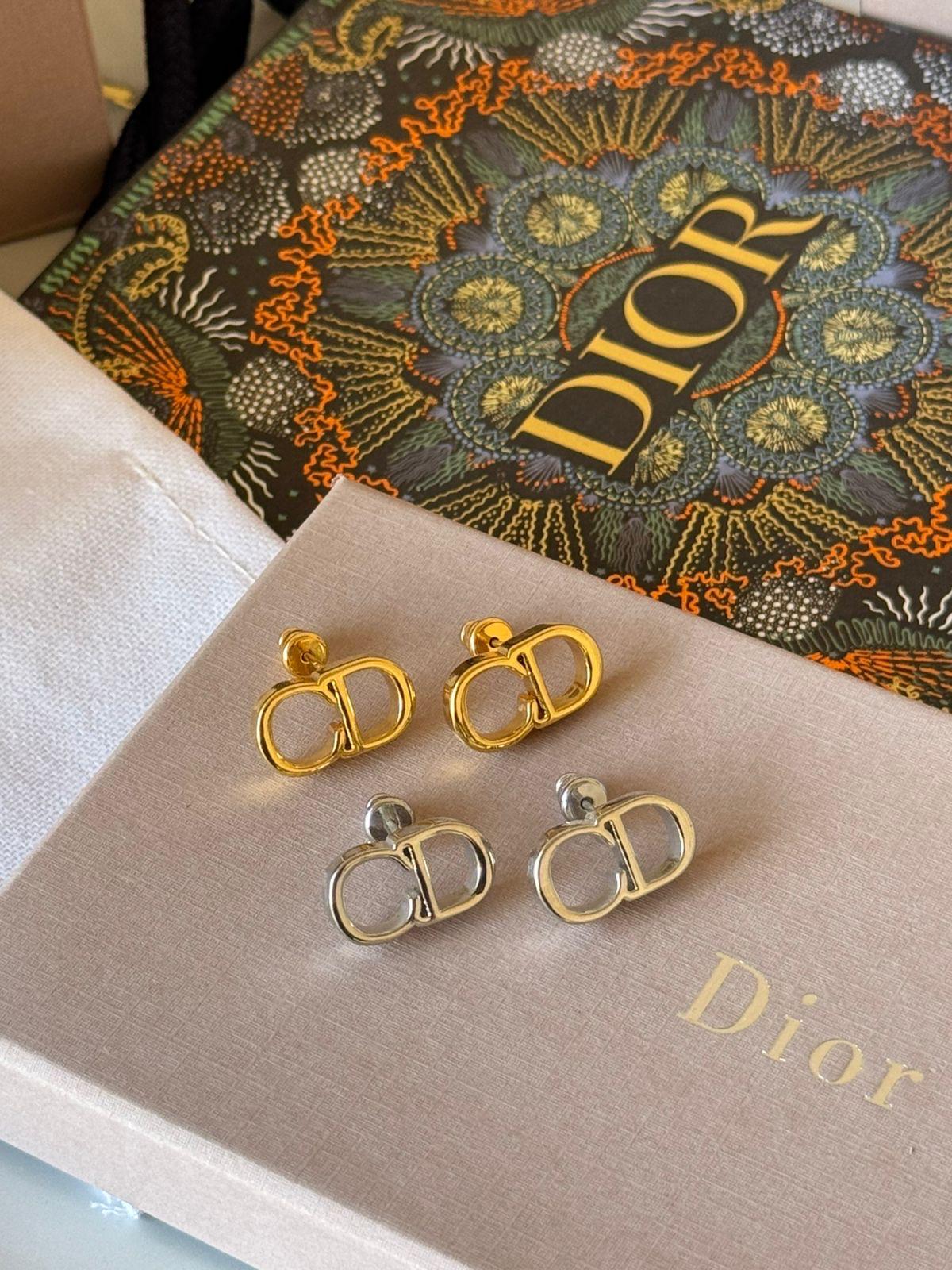 Di. Earring