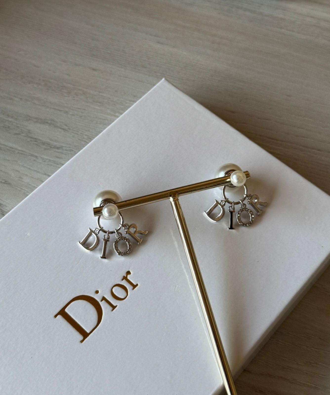 Di. Earring
