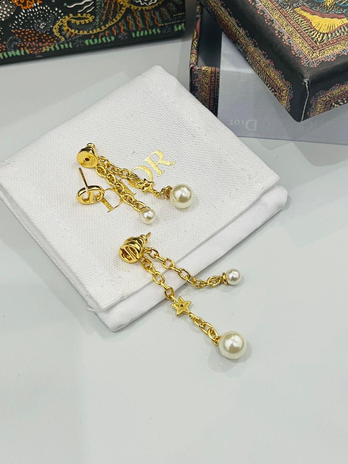 Di. Earring