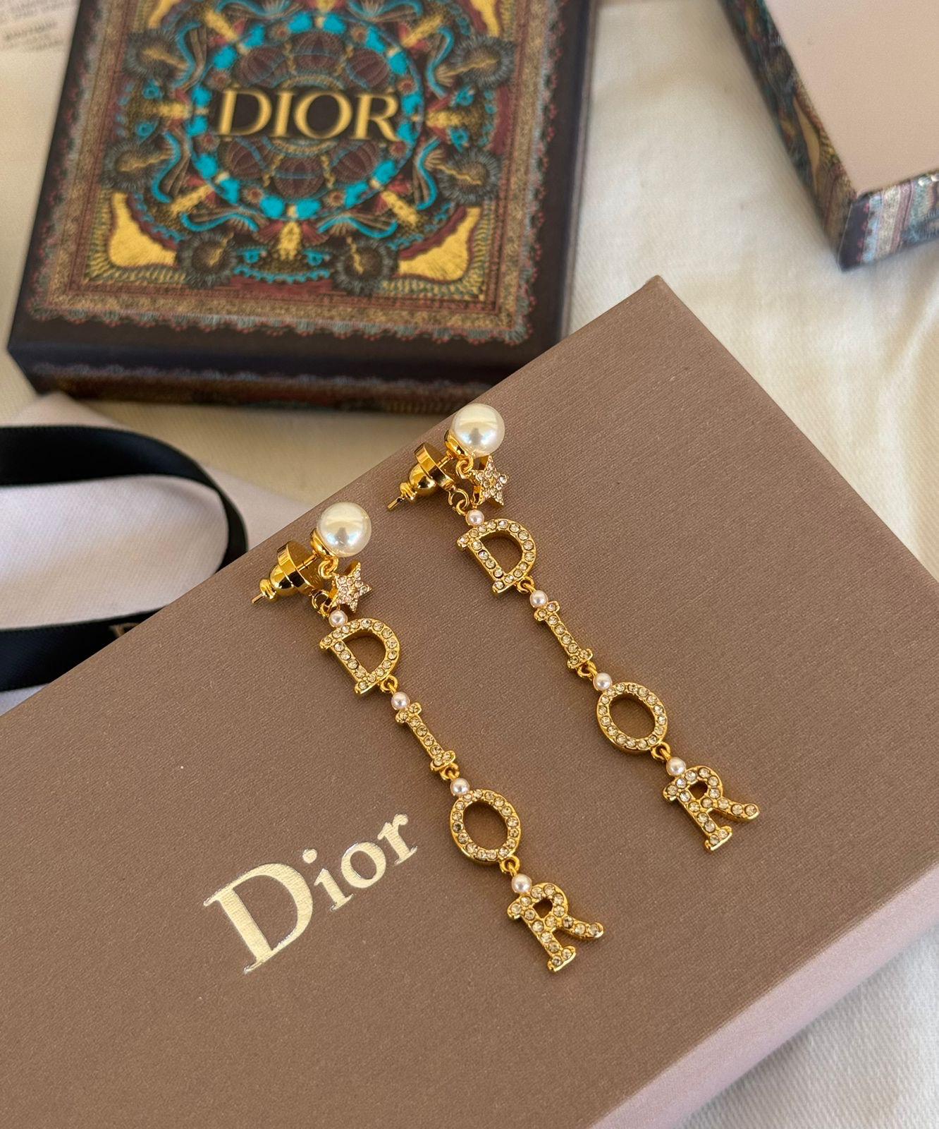 Di. Earring