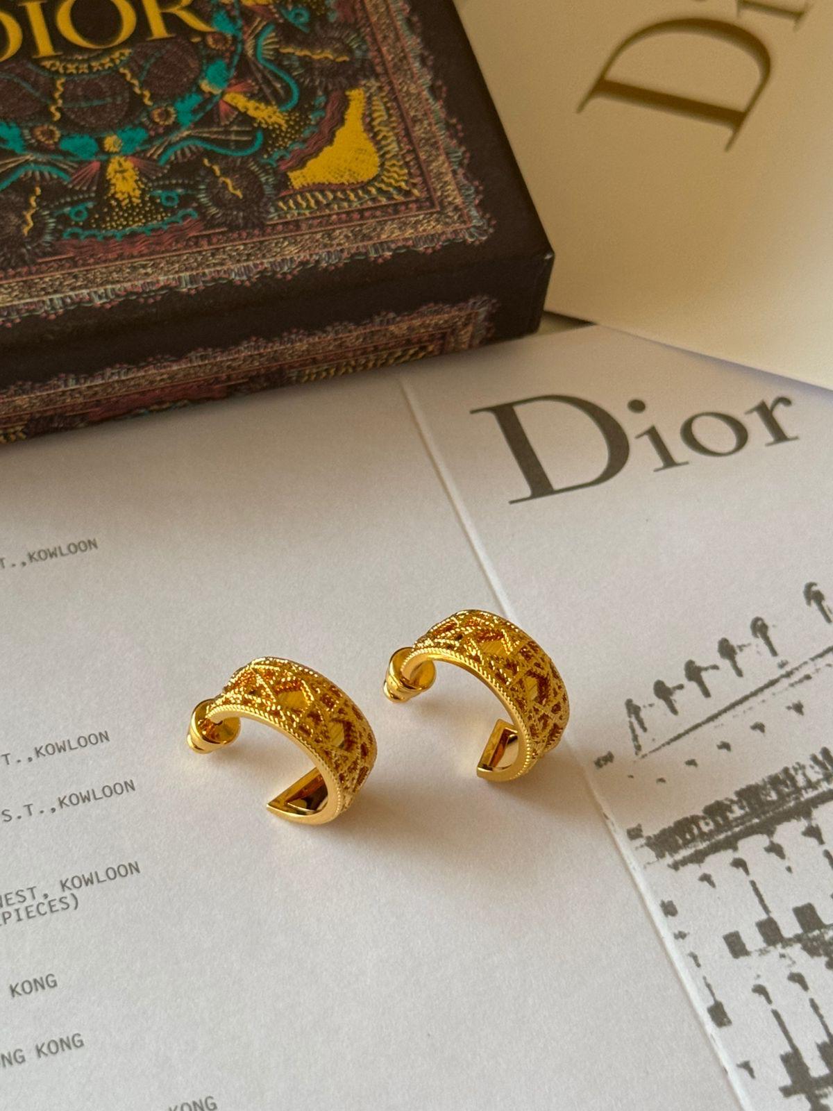 Di. Earring