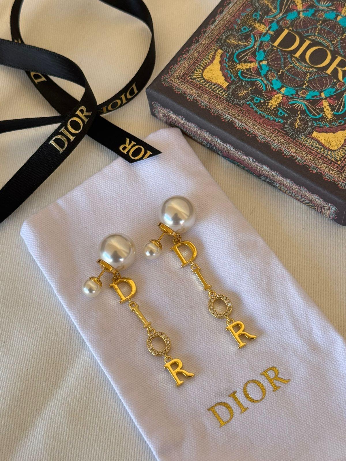 Di. Earring