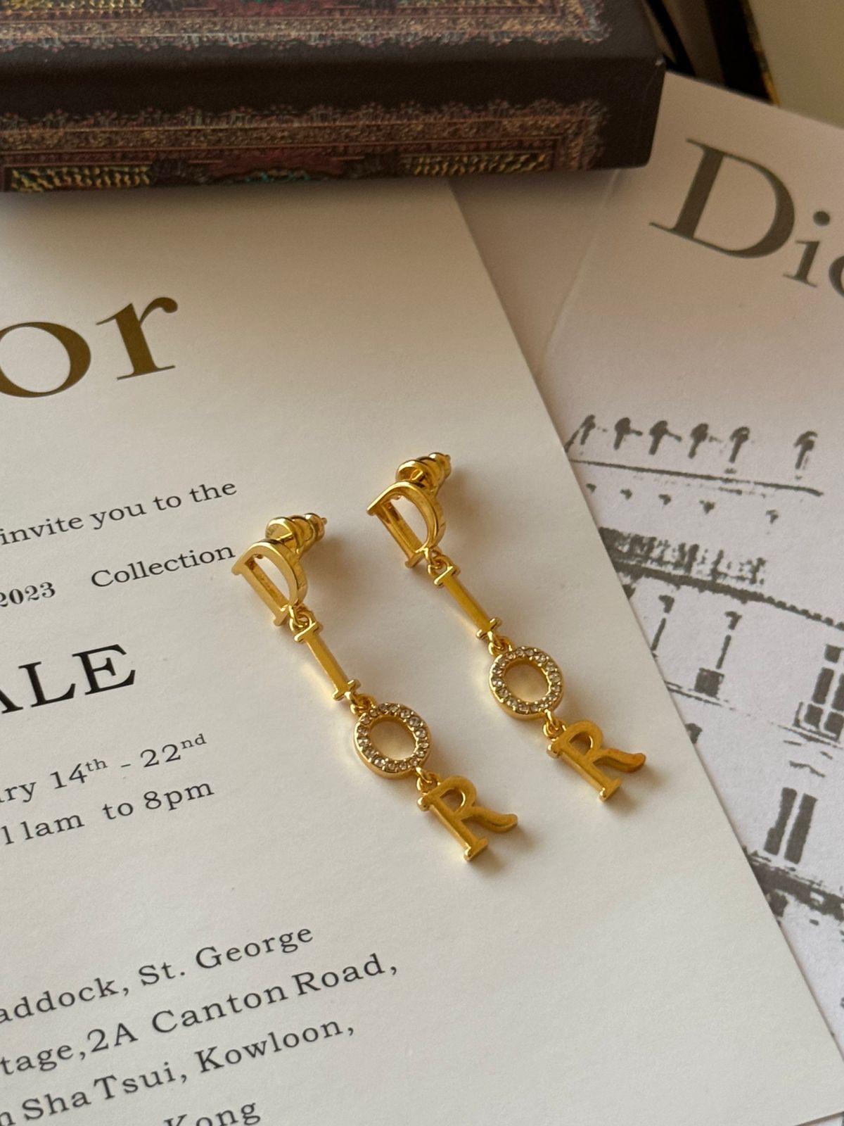 Di. Earring