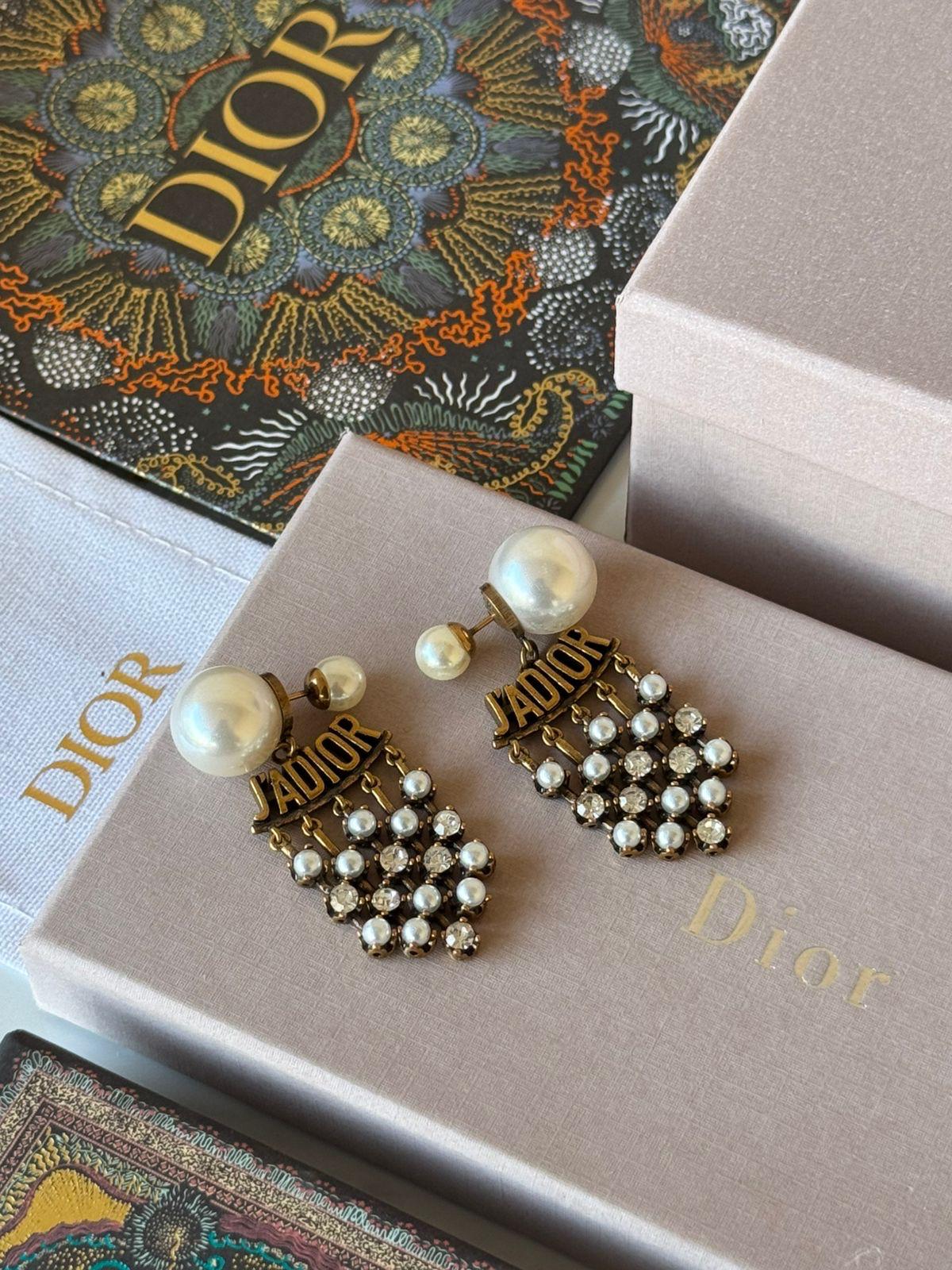 Di. Earring