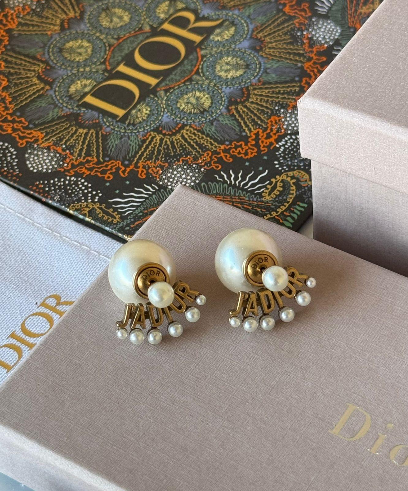 Di. Earring
