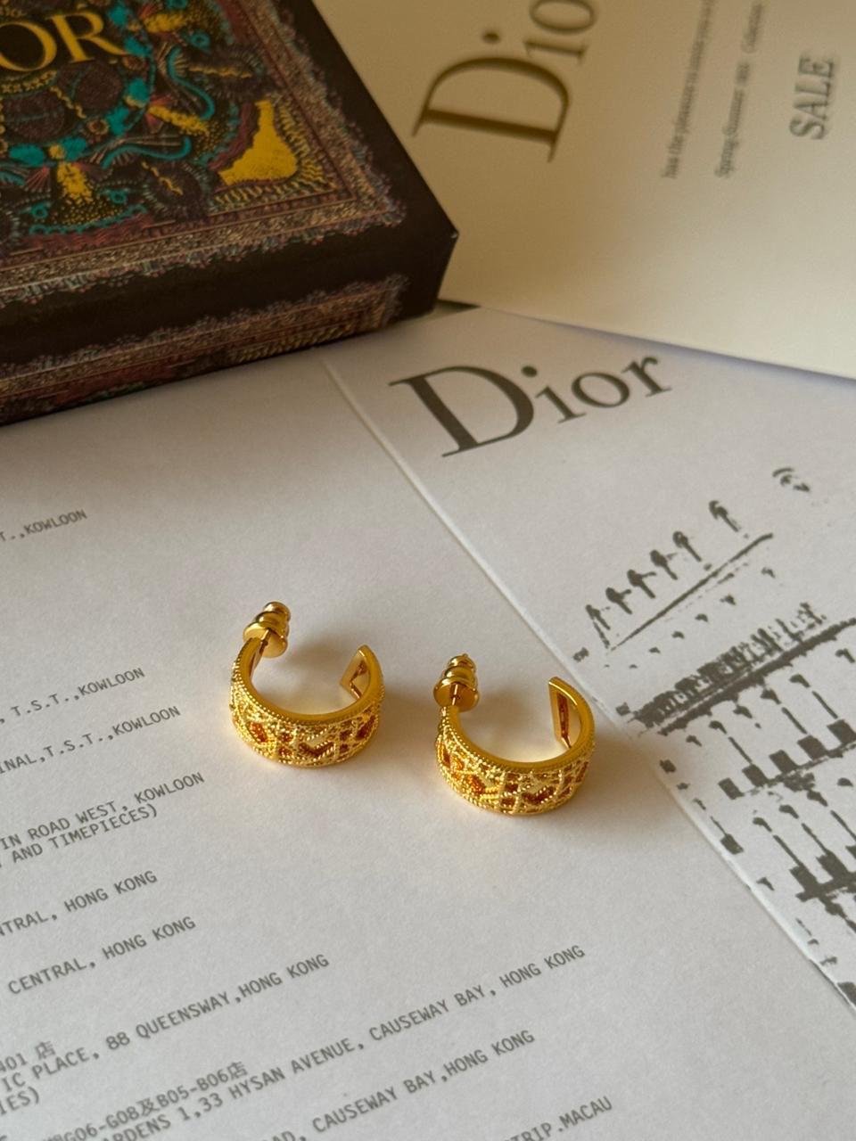 Di. Earring