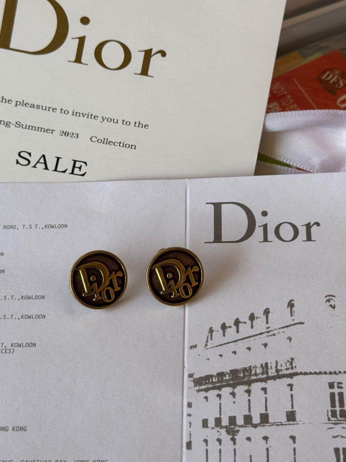 Di. Earring