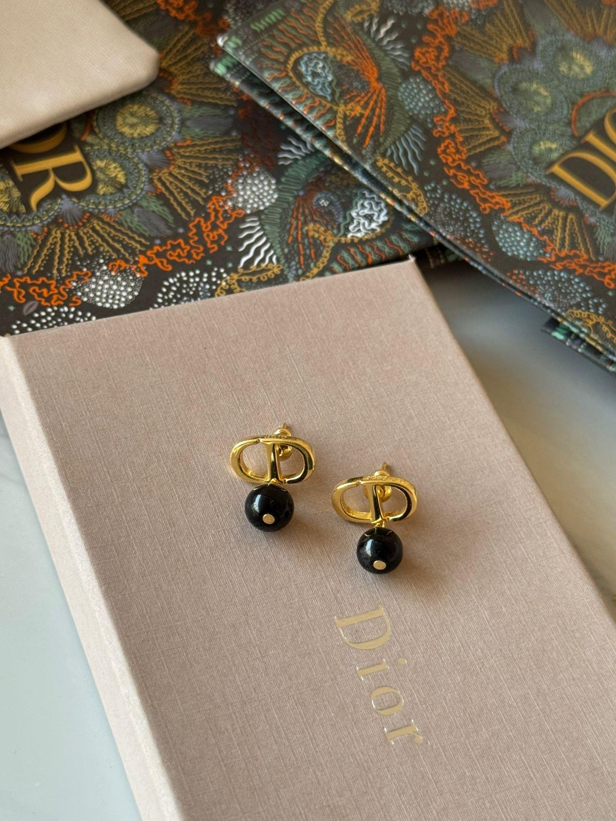 Di. Earring