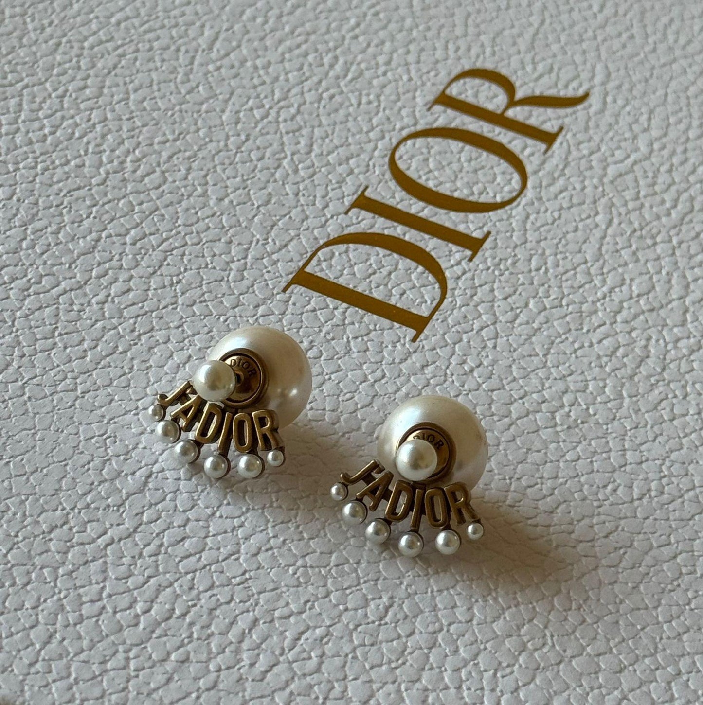 Di. Earring