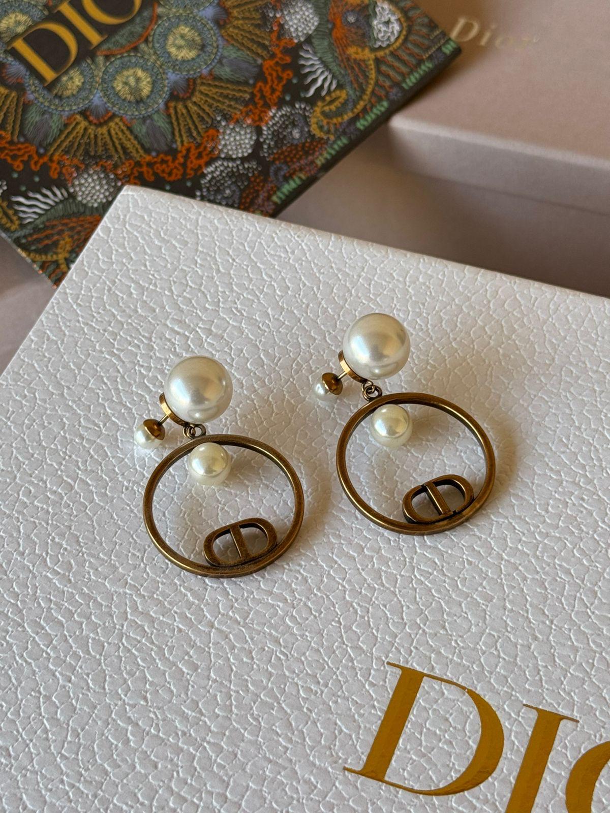 Di. Earring