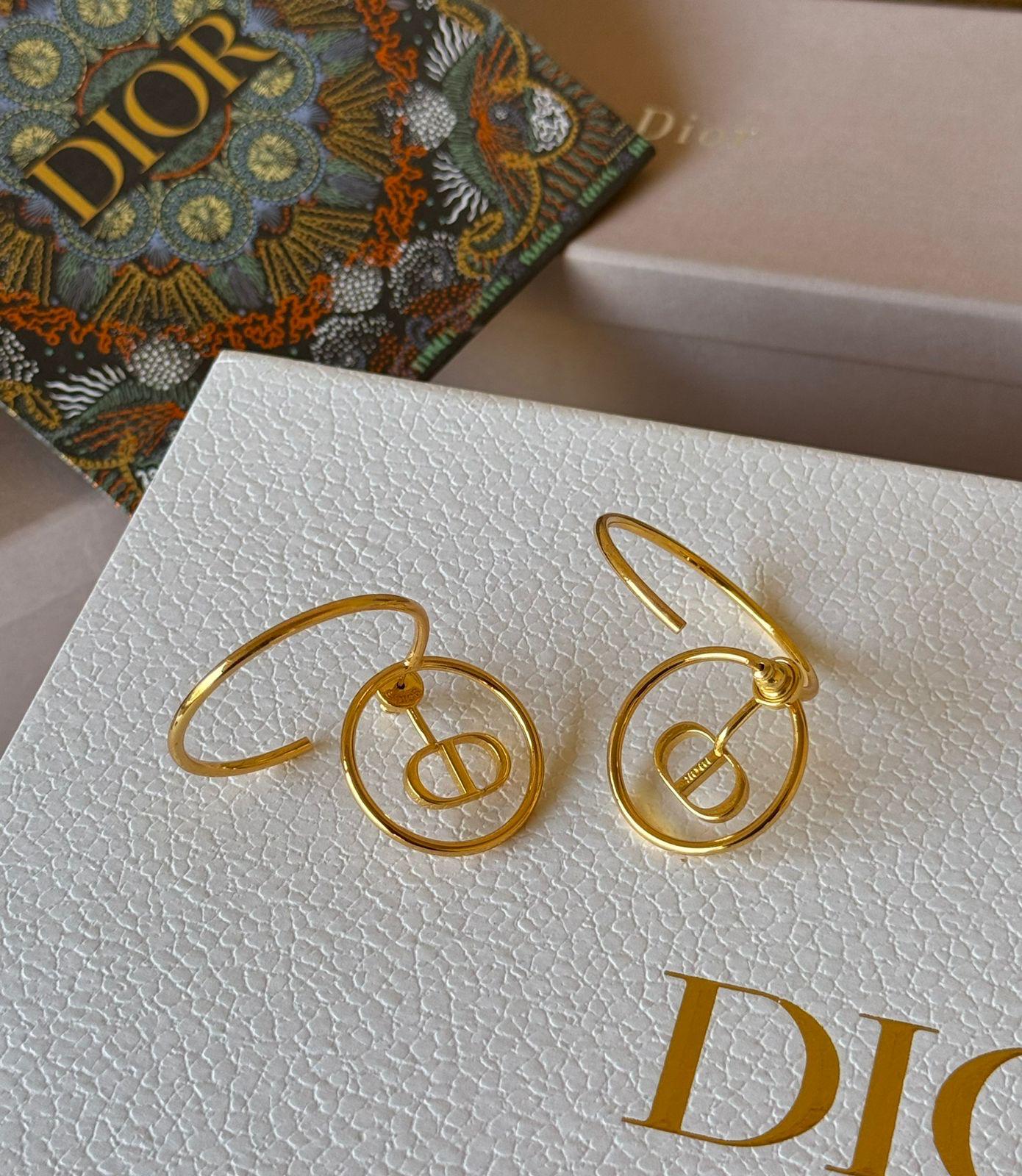 Di. Earring
