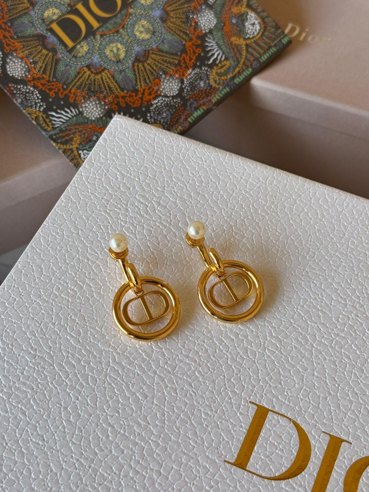 Di. Earring