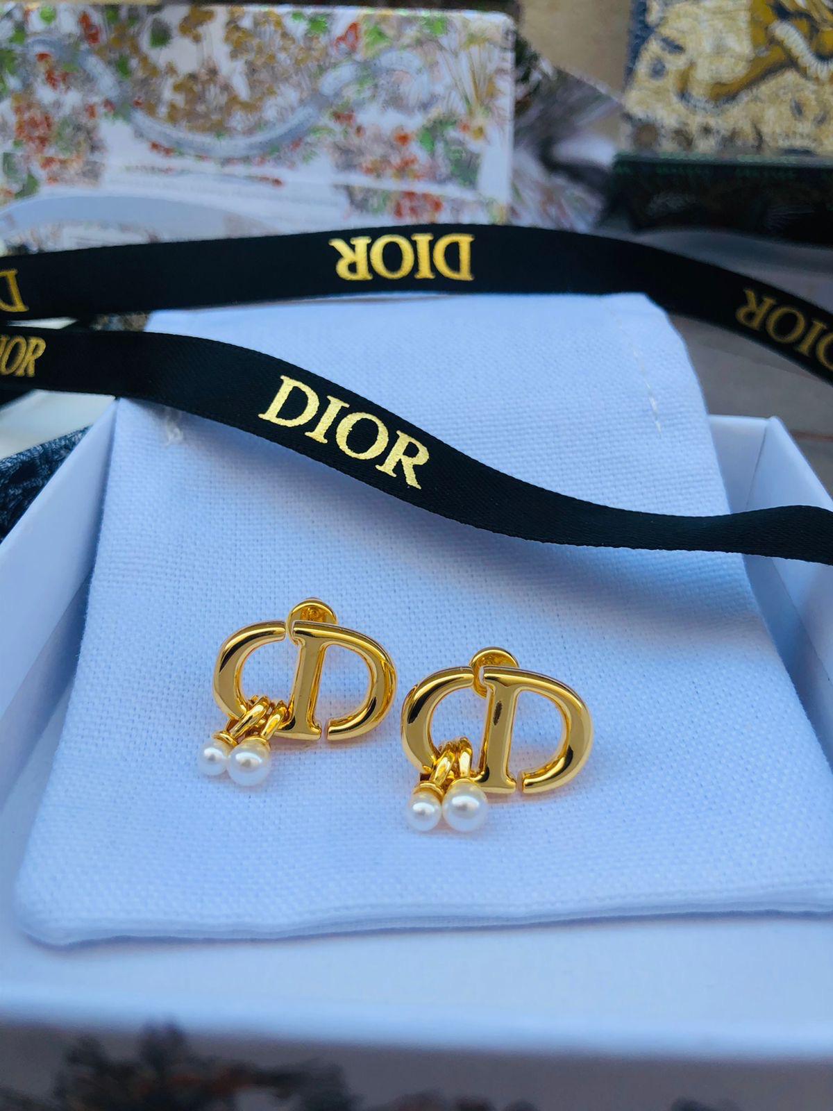 Di. Earring