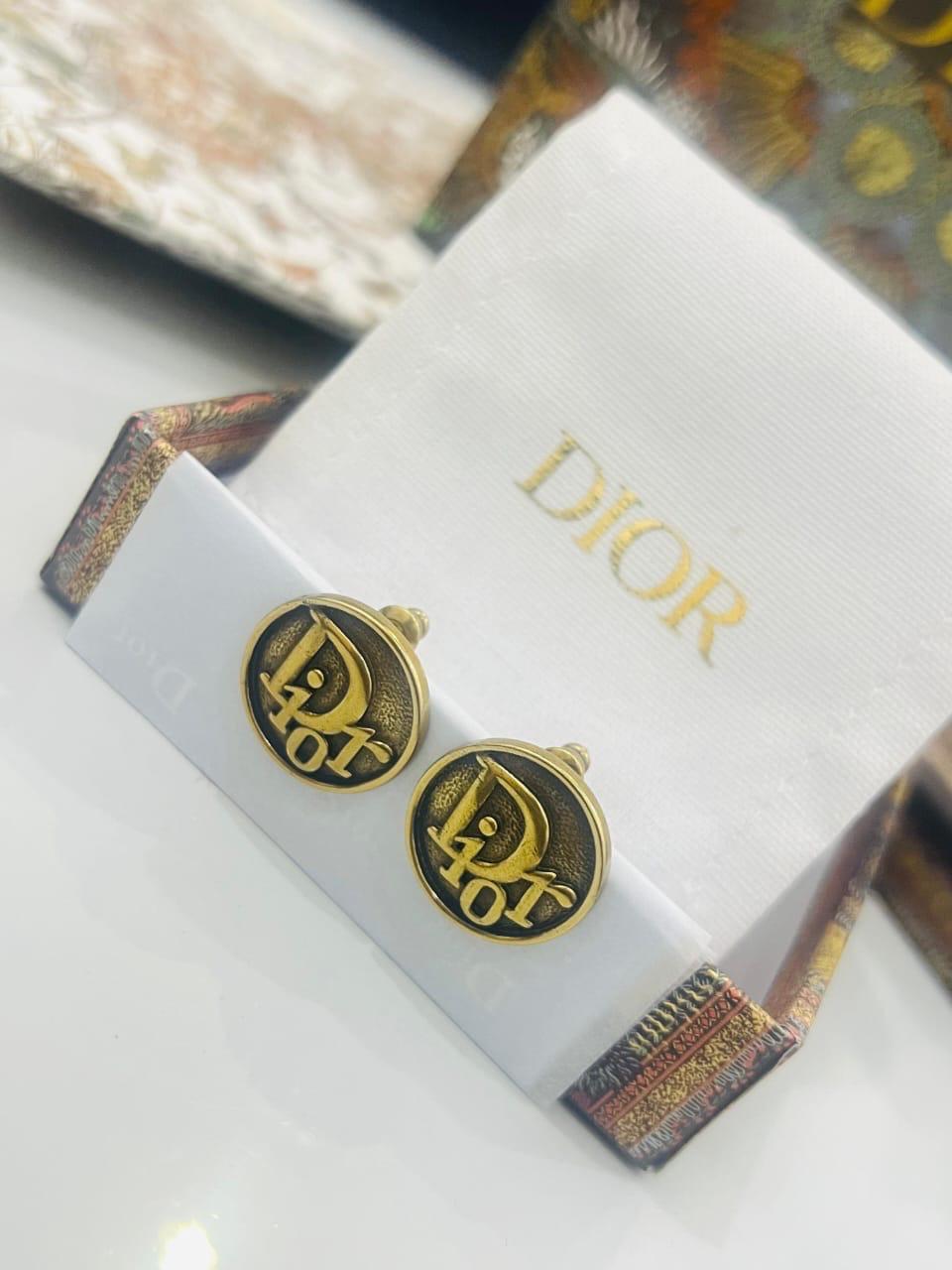 Di. Earring